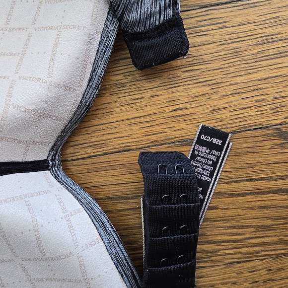 Victoria's Secret No Wire Lightly Padded Bra, Adjustable Straps 32B - Picture 7 of 10